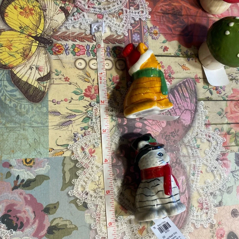 Adorable kitty salt and pepper shakers cat Christmas retro vintage inspired - Picture 3 of 9